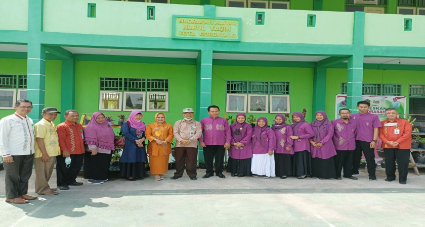 Kunjungan Kepala Seksi Pendidikan Madrasah Kemenag Pantau Langsung Ujian Madrasah Berbasis Komputer  di Madrasah Aliyah Nurul Yaqin Kota Gorontalo