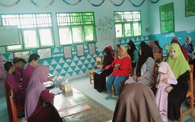 Pembagian Raport Semester Genap T.P. 2022-2023 di MA Nurul Yaqin Kota Gorontalo Berjalan Lancar